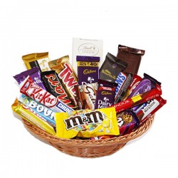 Chocolate Lover's Delight Basket-900gm