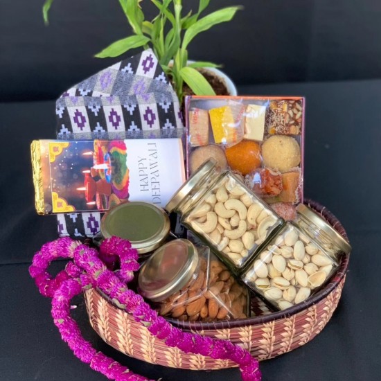 Bhaitika Goodies Basket